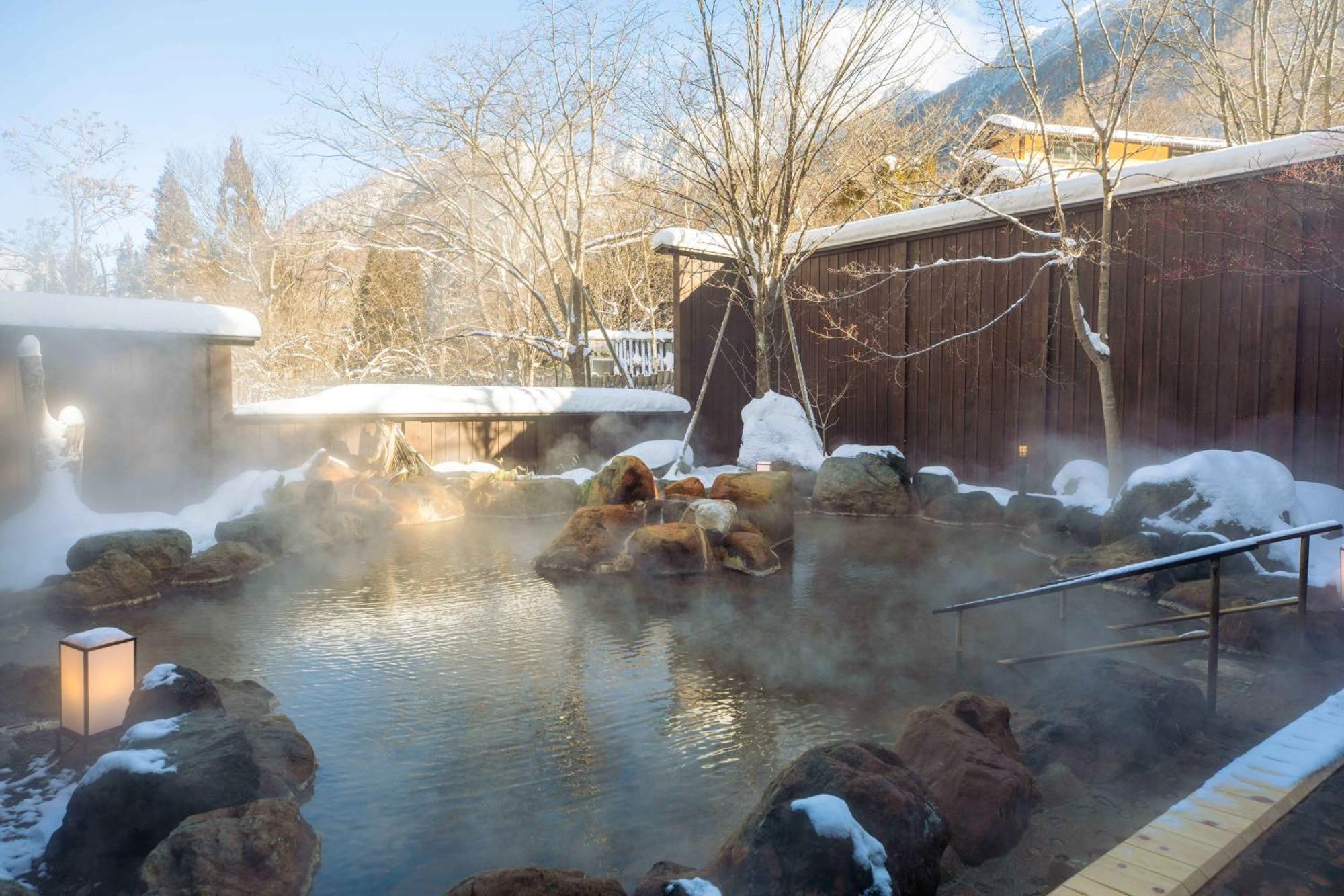 Miyama Ouan Kyoritsu Resort Takayama  Exterior foto A hot spring in Japan