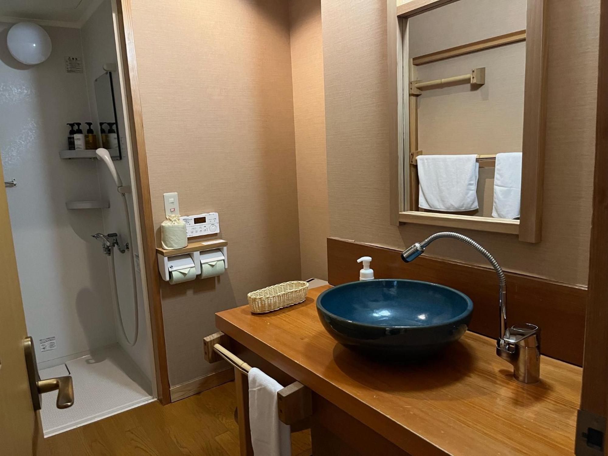 Miyama Ouan Kyoritsu Resort Takayama  Exterior foto Bathroom in a hotel