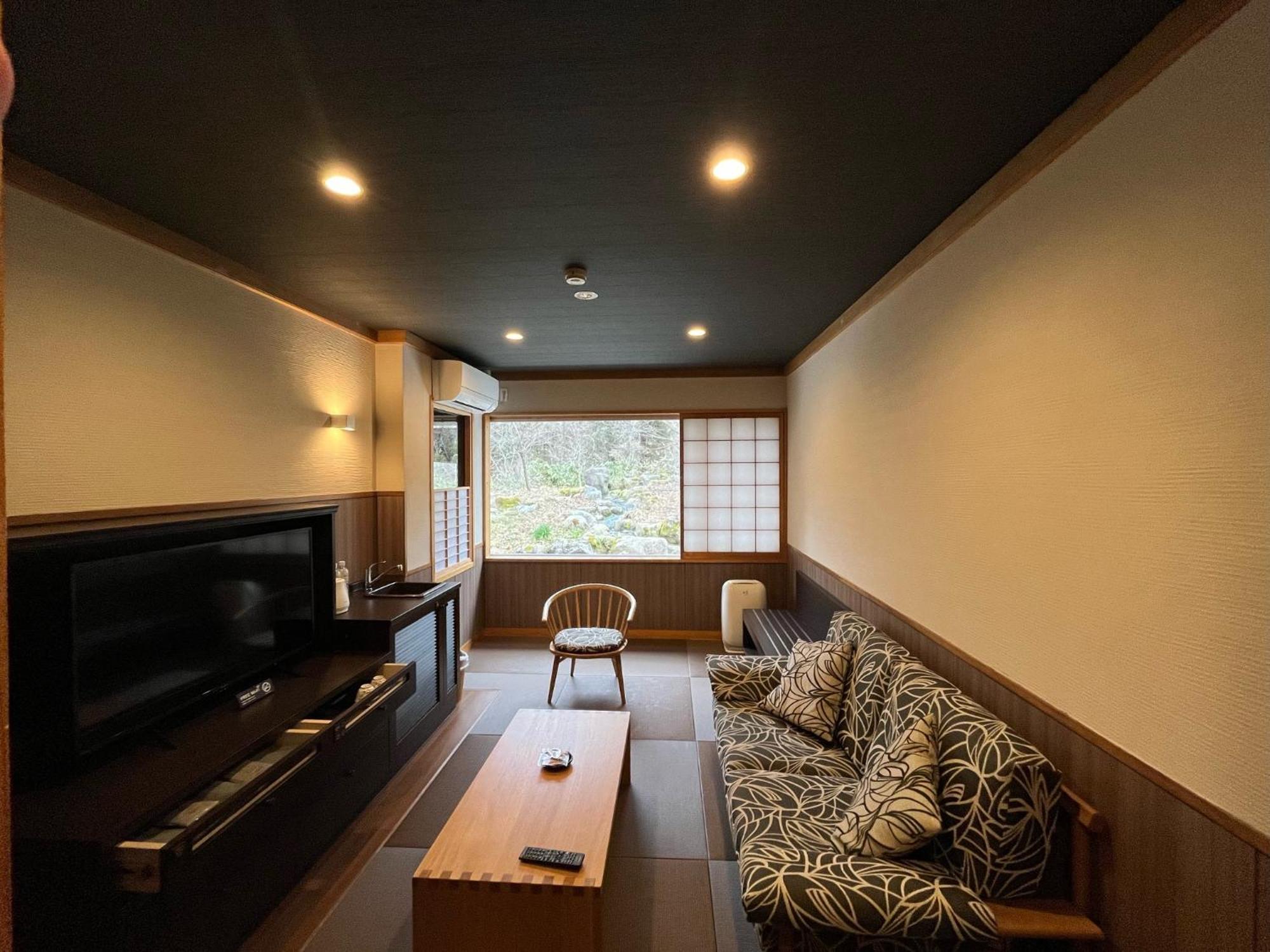 Miyama Ouan Kyoritsu Resort Takayama  Exterior foto A room at the Ryokan